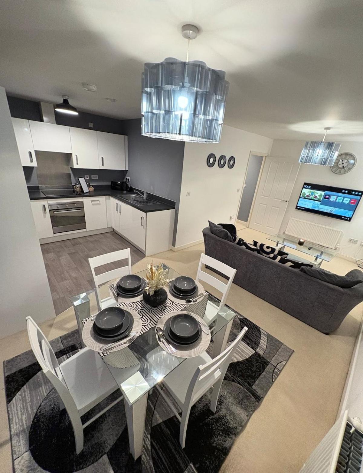Apartment 2-bedroom 1-bathroom Sheffield, Sleeps Up To 4, 1-double Bed 2-single Beds Open Plan Kitchen With Dining Area And Lounge