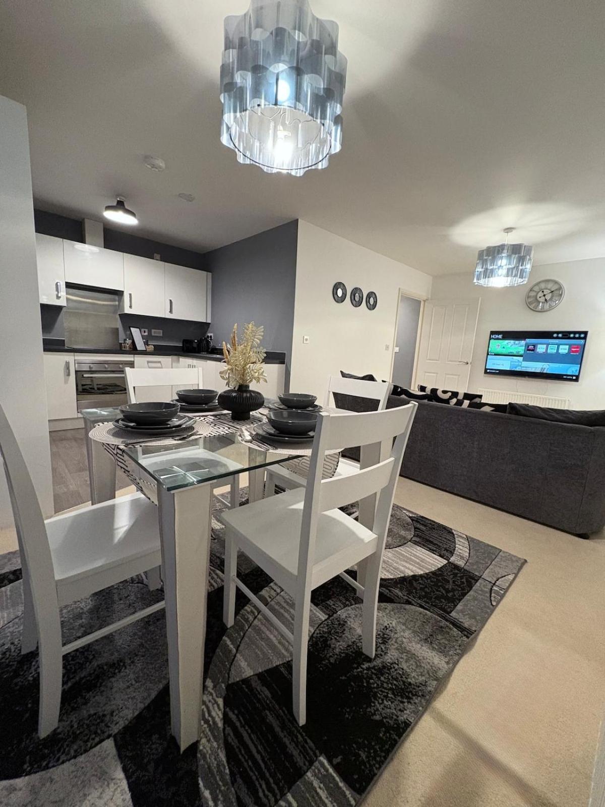 Apartment 2-bedroom 1-bathroom Sheffield, Sleeps Up To 4, 1-double Bed 2-single Beds Open Plan Kitchen With Dining Area And Lounge Sheffield